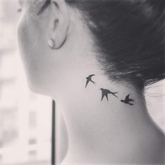 tatouage discret oiseau