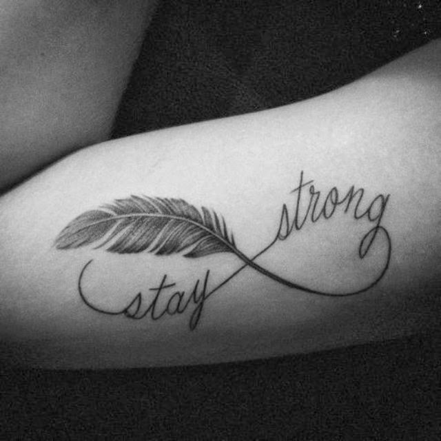 tatouage discret plume