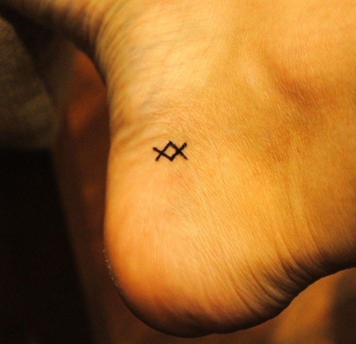 tatouage discret symbole