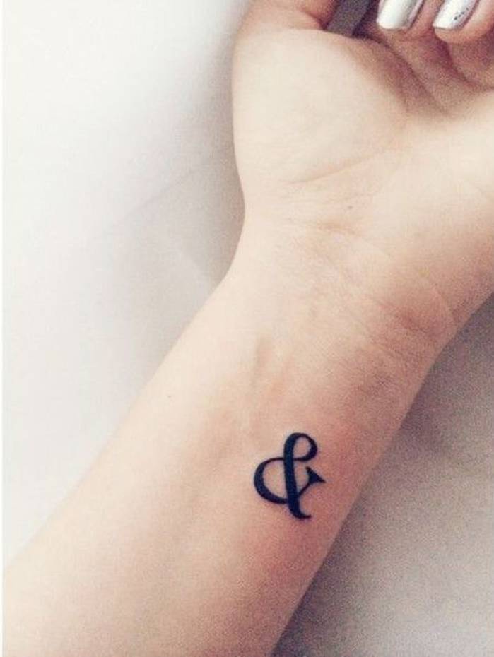 tatouage discret symbole