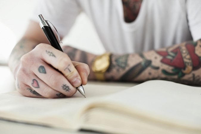 tatouage discret travail