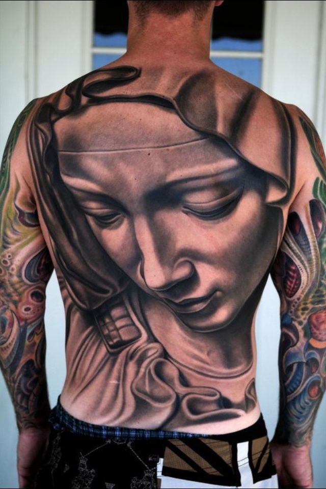 tatouage dos complet