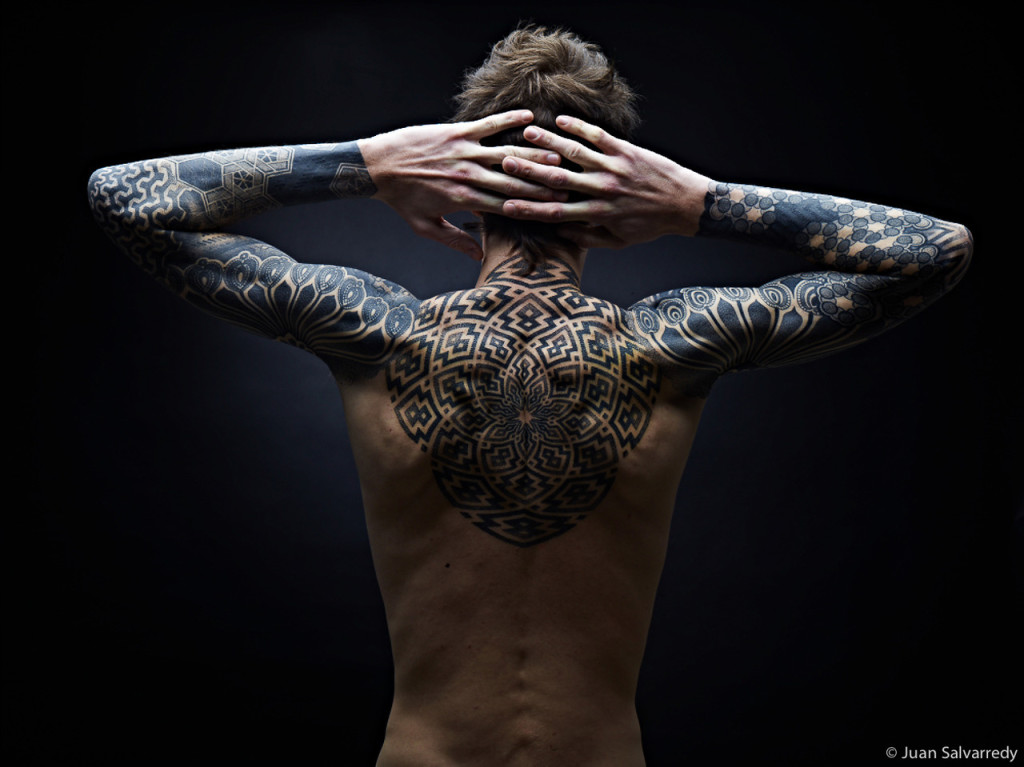 tatouage dos complet homme