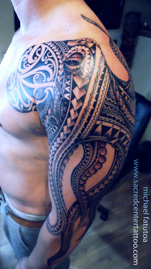 tatouage dos épaule torse