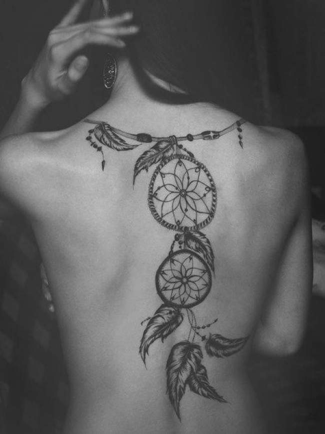 tatouage dos femme