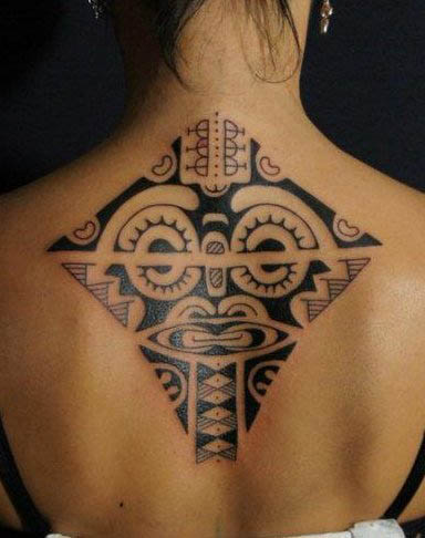 tatouage dos femme polynésien