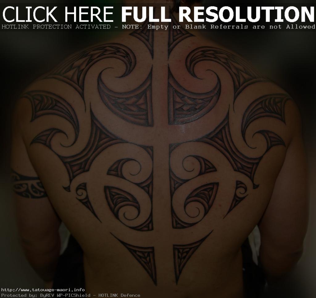 tatouage dos homme