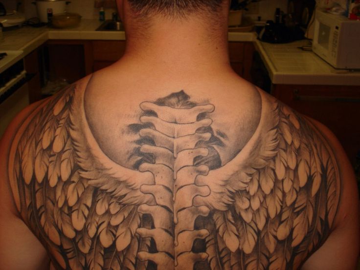 tatouage dos homme ailes