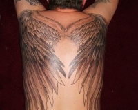 tatouage dos homme ailes