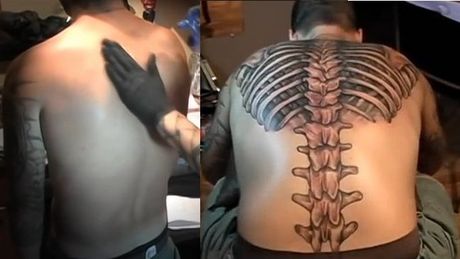 tatouage dos homme colonne vertébrale