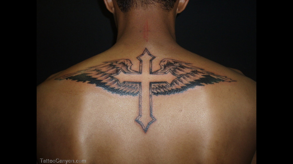tatouage dos homme croix