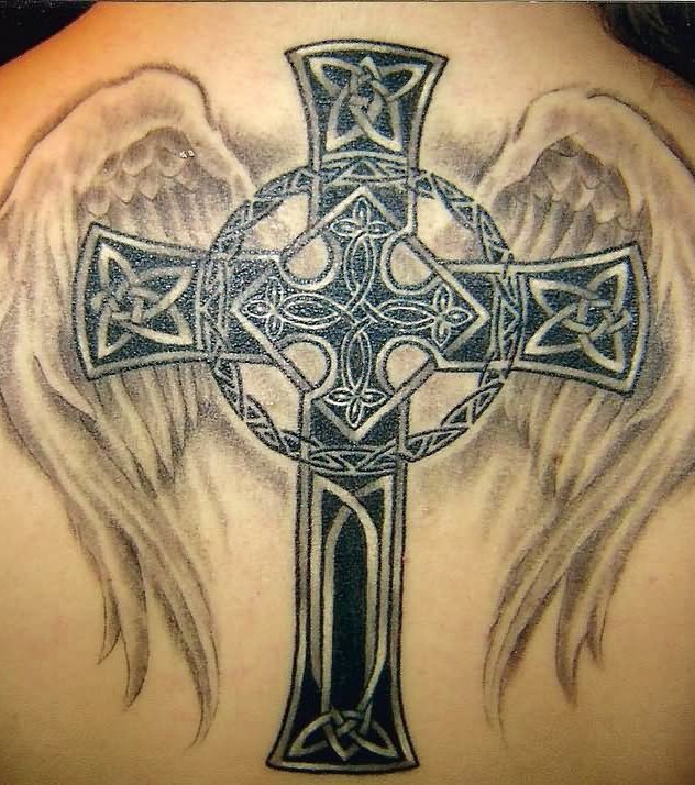 tatouage dos homme croix