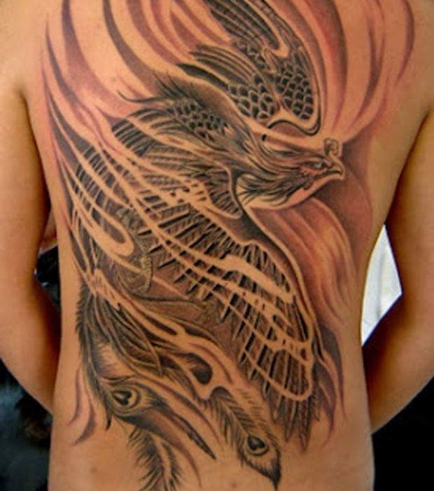 tatouage dos homme phoenix
