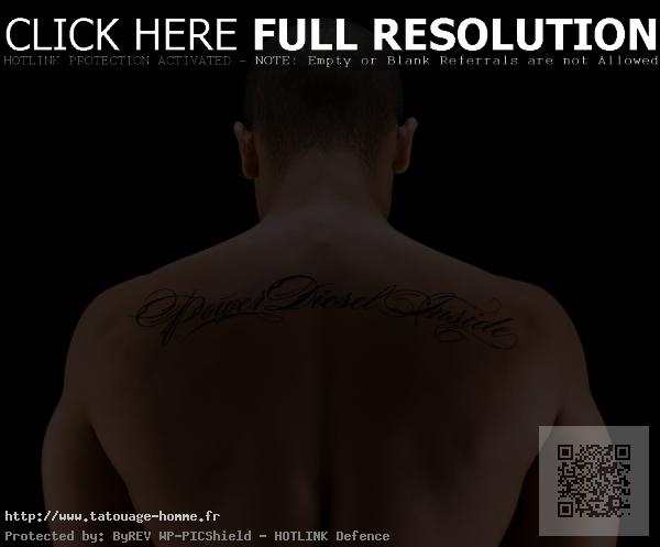 tatouage dos homme phrase