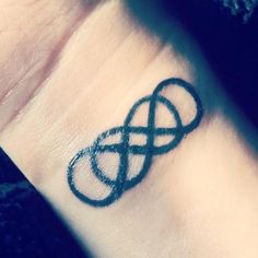 Tatouage double infinity revenge