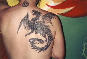 tatouage dragon gothique