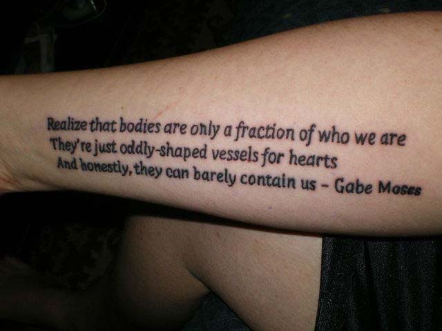 tatouage ecriture gothique avant bras