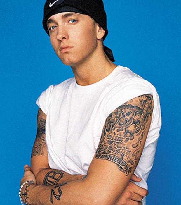 tatouage eminem ventre
