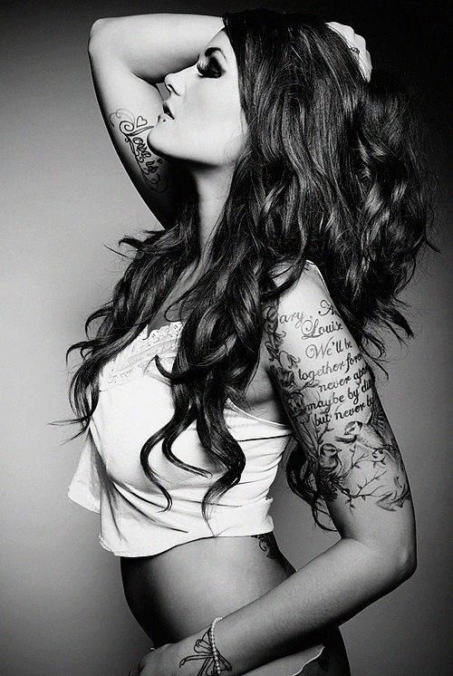 tatouage épaule bras femme