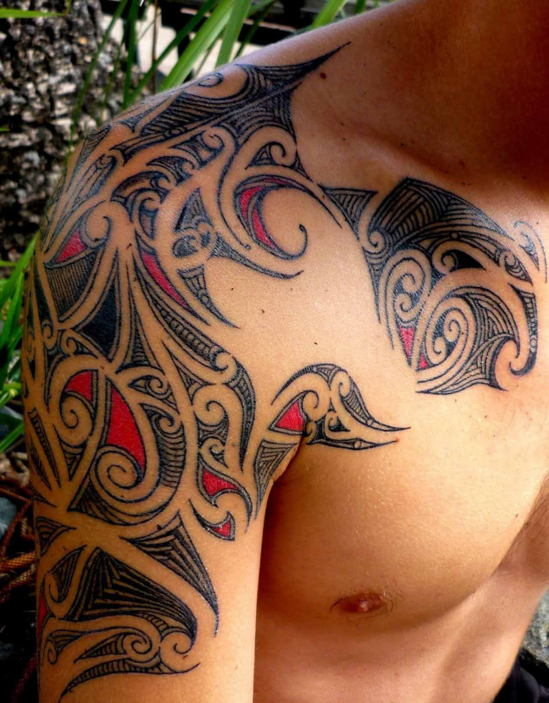 tatouage épaule bras homme