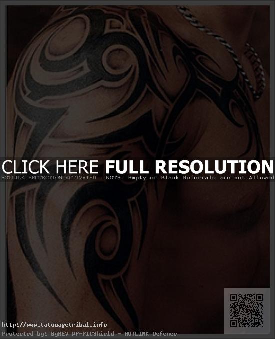 tatouage épaule bras tribal
