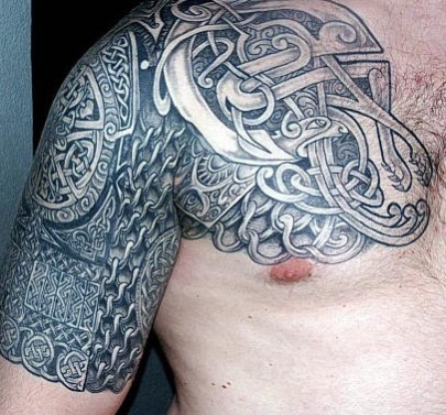 Tatouage épaule celte