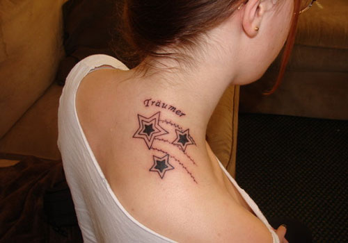 tatouage épaule devant femme