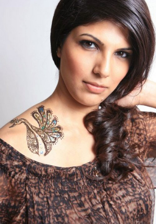 tatouage épaule femme devant