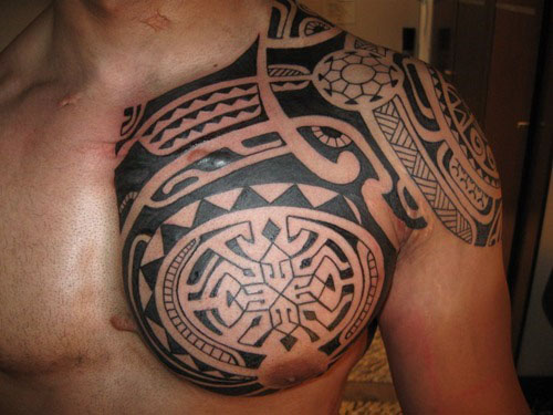 tatouage épaule torse homme