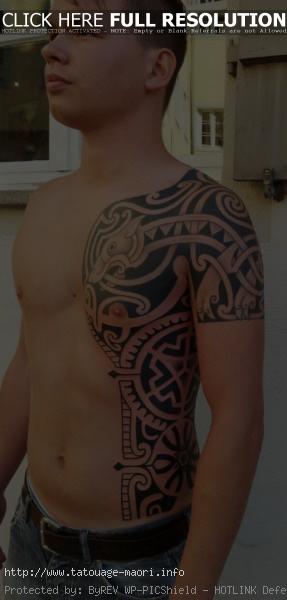 tatouage épaules torse