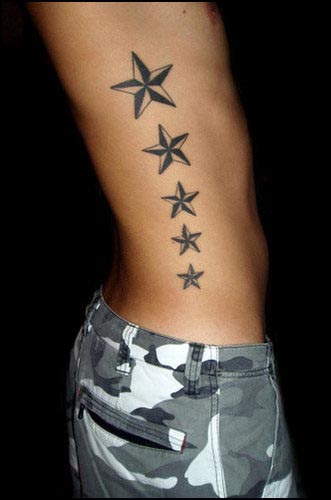 tatouage etoile ventre homme