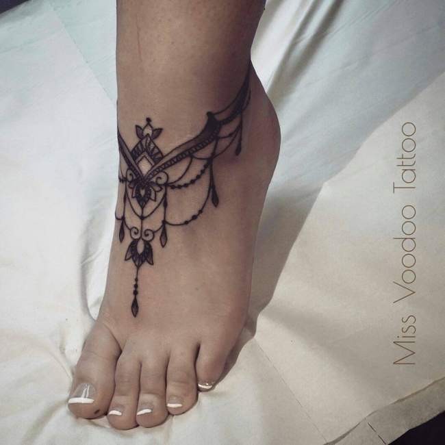 tatouage femme bracelet cheville