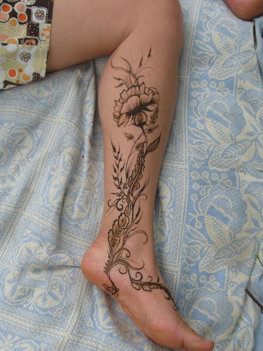 tatouage femme cheville pied fleur