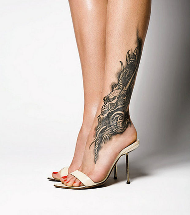 tatouage femme mollet cheville