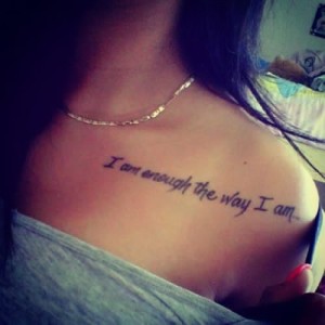 tatouage femme phrase anglais