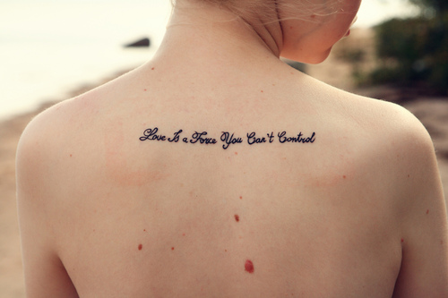 tatouage femme phrase italienne