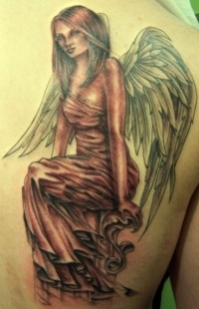 tatouage femme un ange