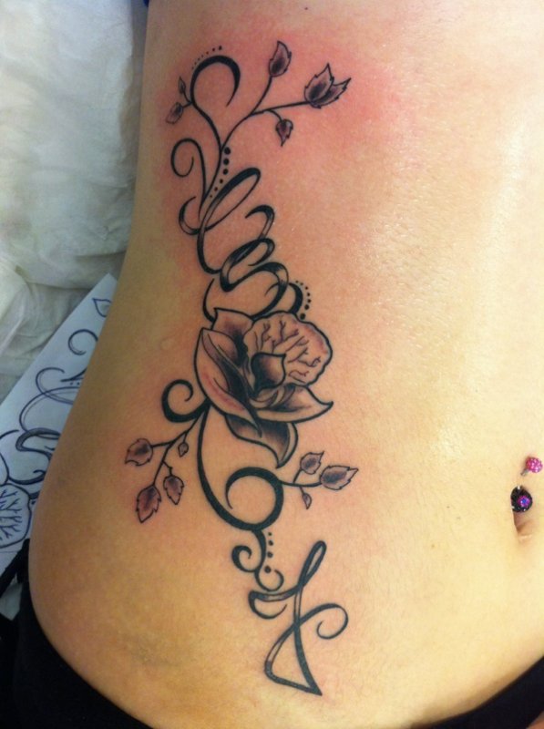 tatouage fleur arabesque