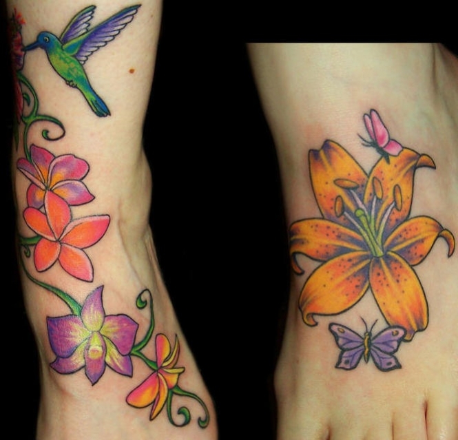 tatouage fleur colorée