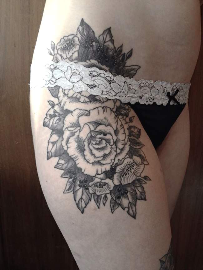 tatouage fleur cuisse
