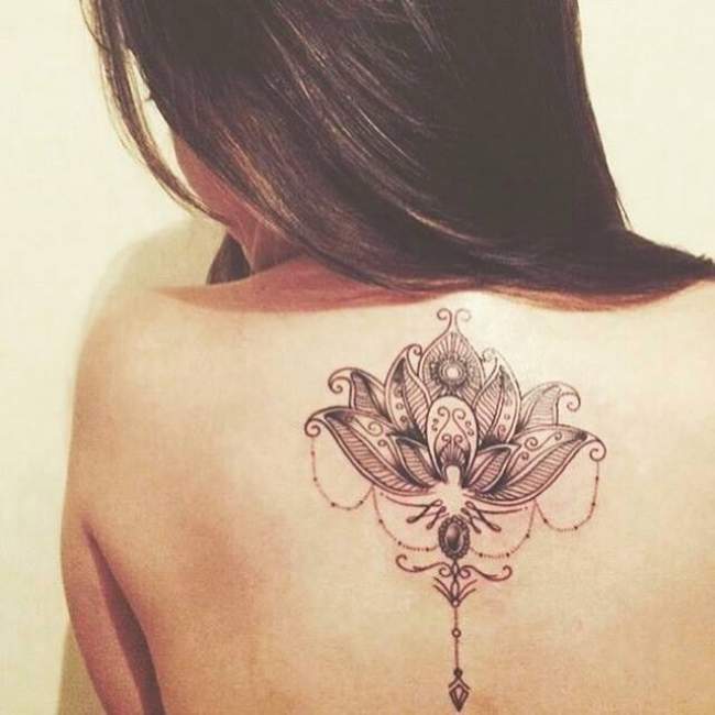 tatouage fleur de lotus