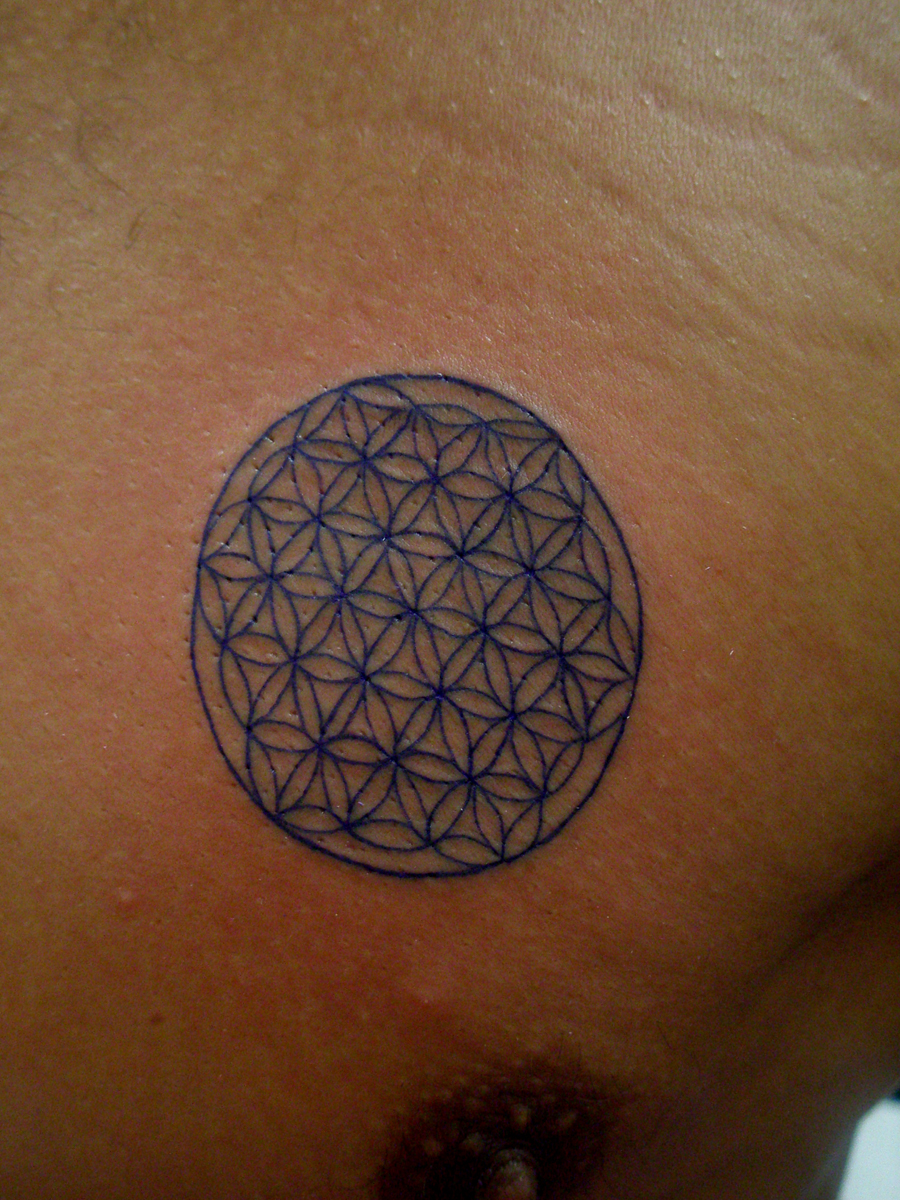 tatouage fleur de vie