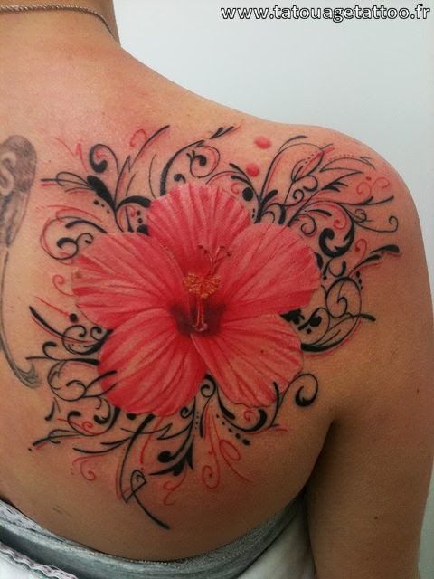 tatouage fleur épaule