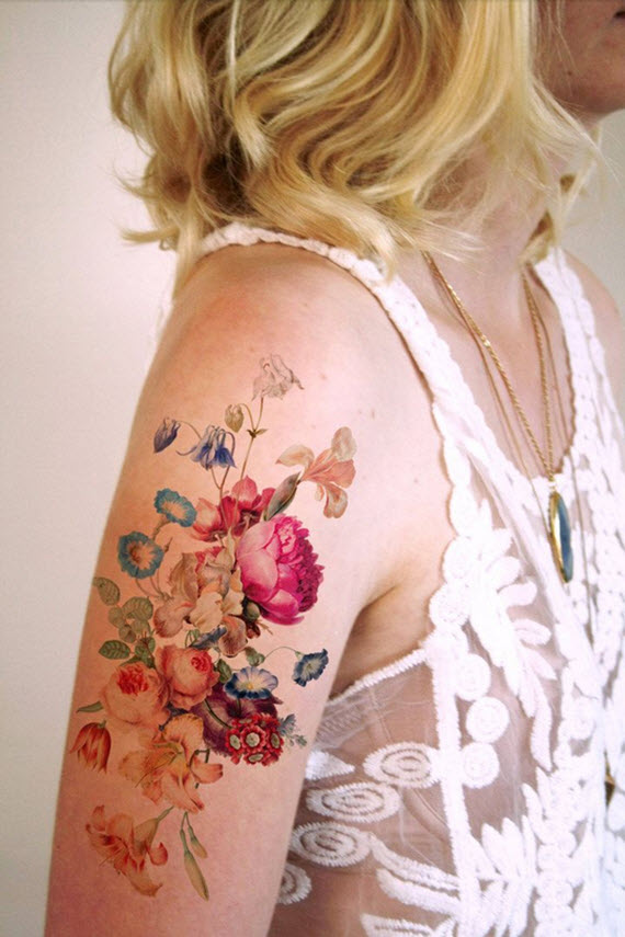 tatouage fleur épaule femme