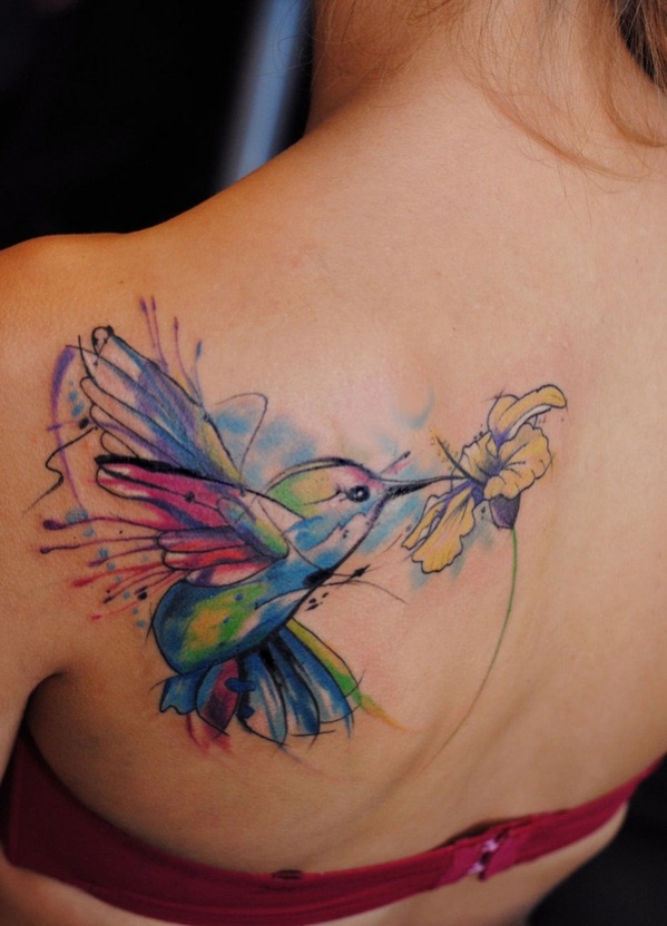 tatouage fleur et colibri