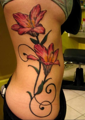 tatouage fleur exotique