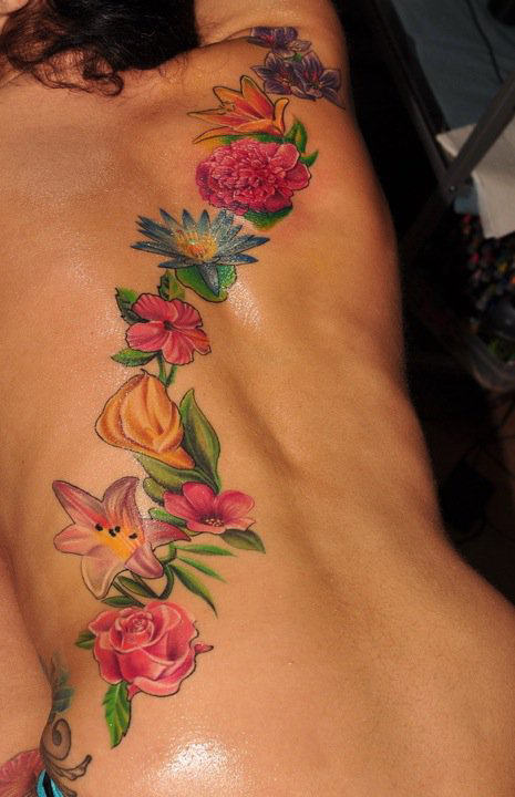 tatouage fleur femme