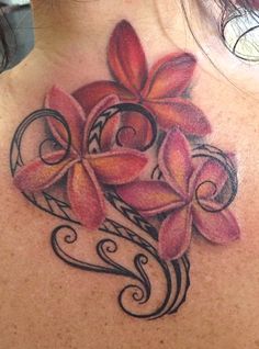 tatouage fleur frangipanier