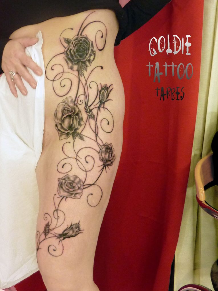 tatouage fleur grimpante