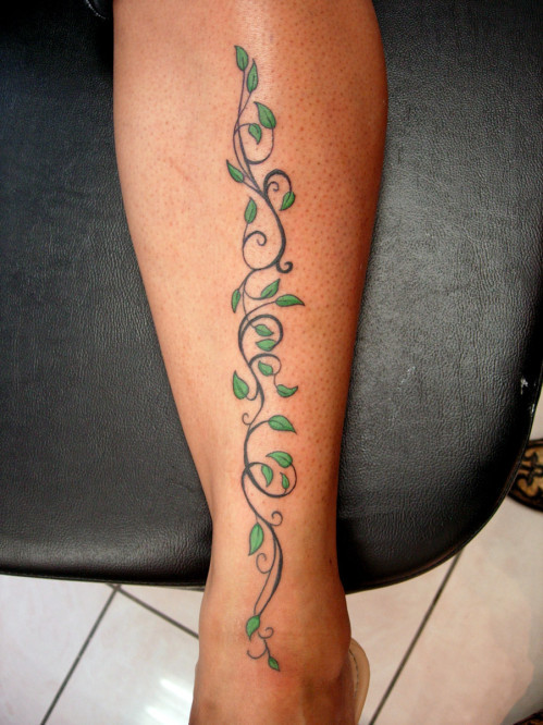 tatouage fleur grimpante dos
